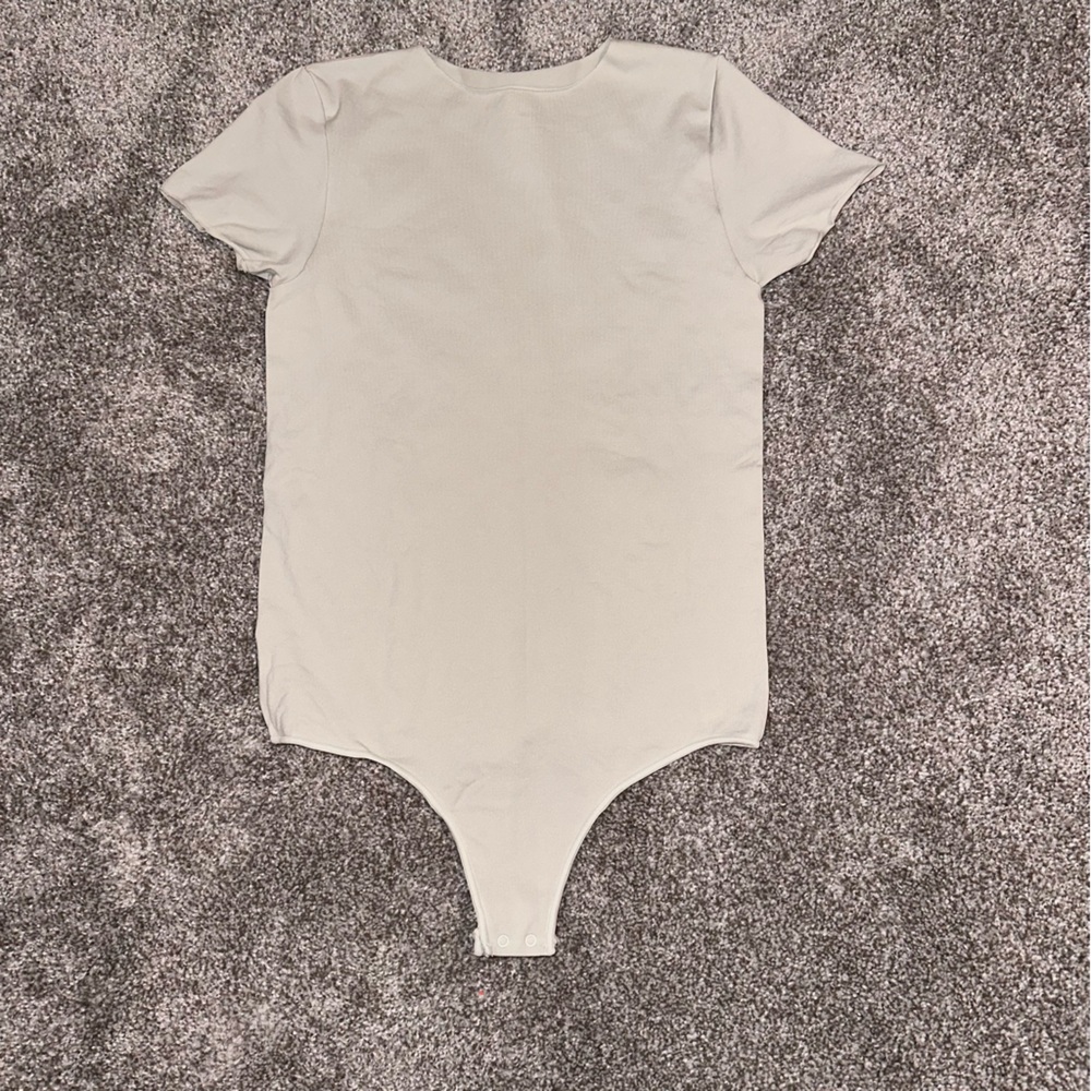 NWOT Skims Fits Everybody Essential TShirt Bodysuit in Bone